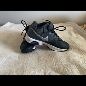 NIKE BASKETBALL SHOES